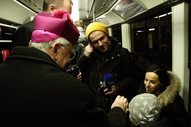 Kolędowanie z metropolitą krakowskim w tramwaju MPK 2020