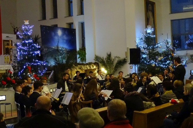 Charytatywny koncert w kościele pw. św. Jadwigi we Wschhowie