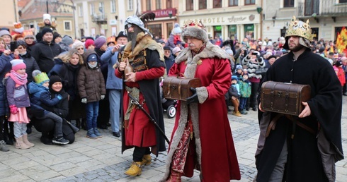 Za Mędrcami do Jezusa 