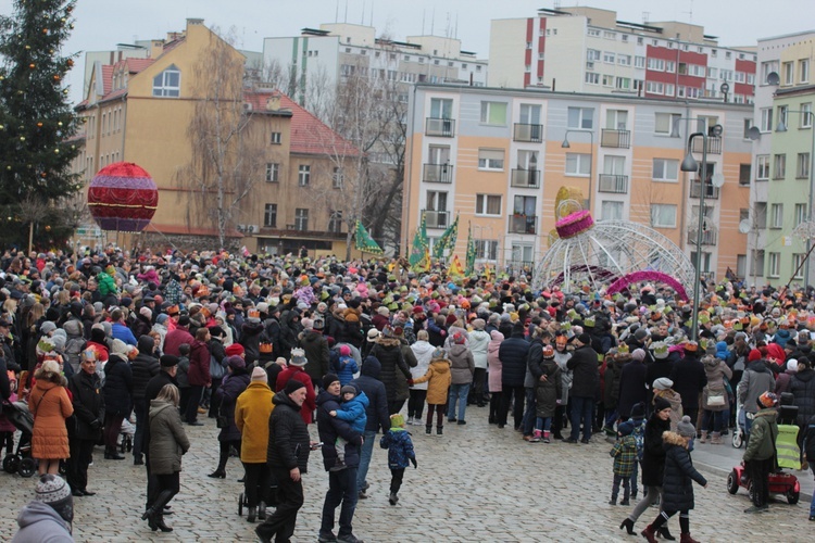 Orszakowe niebo w Lubinie