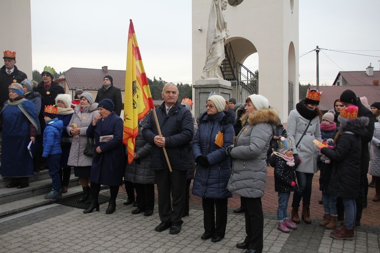 Orszak w Nowej Dębie