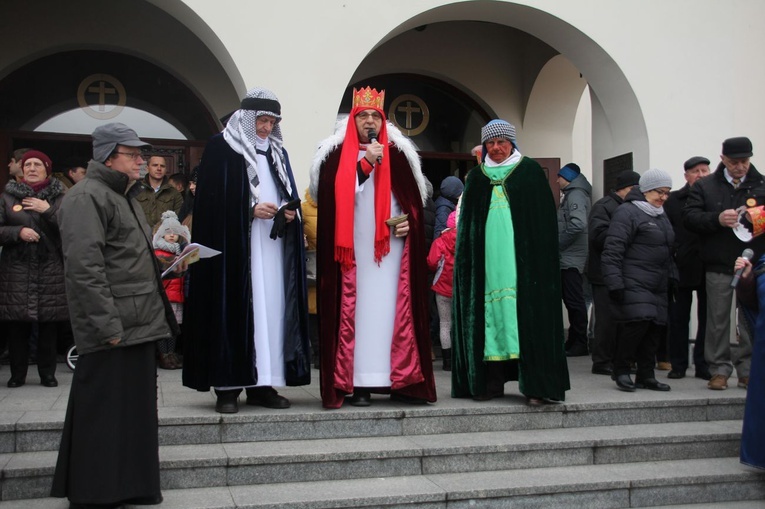 Orszak w Nowej Dębie