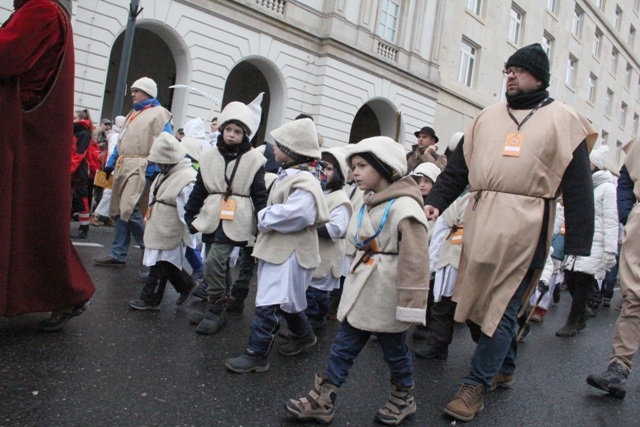 Orszak Trzech Króli na ulicach Warszawy 