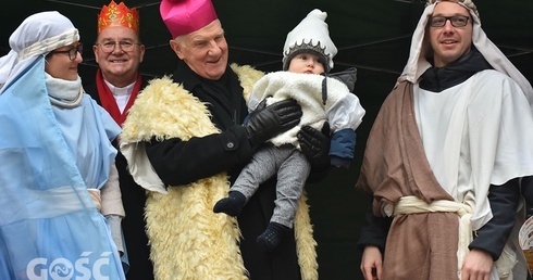 Wraz z królami i 6 tys. osób w Świdnicy do Jezusa dotarł też bp Ignacy.