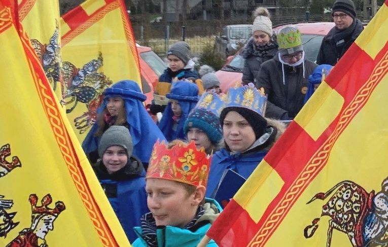 - Orszak to nasze świadectwo wiary, jak również ważny element jej prekazywania młodemu pokoleniu - podkreślali dorośli zabrzeżanie.