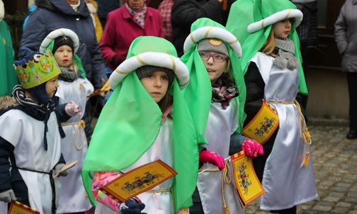 Orszaki królewskie przywdziały stroje w kolorach swoich przewodników do Betlejem.
