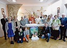 ▲	Grupowe zdjęcie rodzin głosicieli Chrystusa z bp. Ignacym.