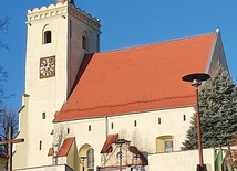 ◄	Książę śląski Władysław, ówczesny arcybiskup Salzburga, potwierdzając 12 maja 1268 r. posiadłości klasztoru, wśród nich świątynię w Witoszowie, wyraźnie podkreśla, że książę Henryk III przekazał ją dopiero po śmierci swej matki Anny w 1265 r., a zatem musiała ona już wtedy istnieć.