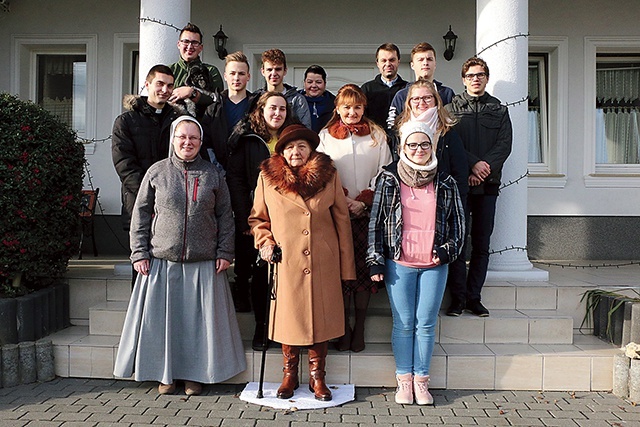 Irena Berko udostępniła swój pensjonat, goszcząc 15 przybyszów ze Słowacji, Niemiec i różnych części Polski. 