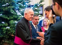 ▲	Rawski dziekan został odznaczony brązowym medalem Gloria Artis.