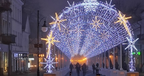 Tunel świetlny na radomskim deptaku.