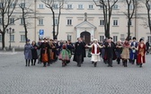 Polonez maturzystów na łowickim rynku