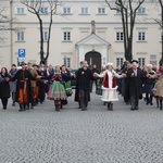 Polonez maturzystów na łowickim rynku