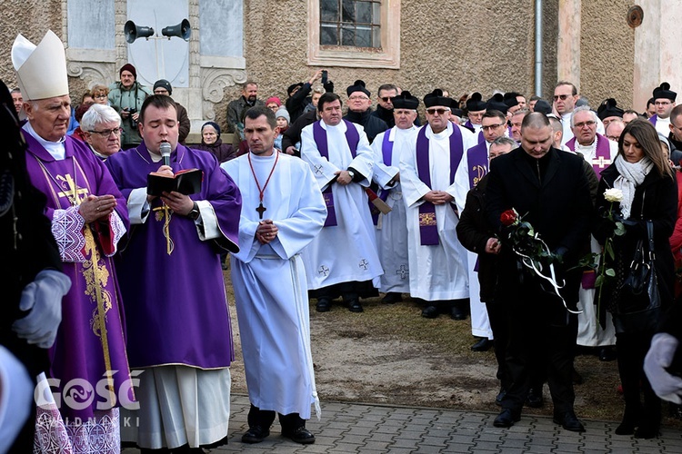 Starczów pożegnał ks. Wojciecha Jasińskiego, proboszcza.