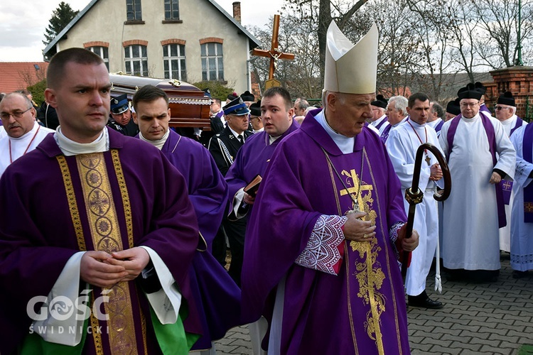 Starczów pożegnał ks. Wojciecha Jasińskiego, proboszcza.