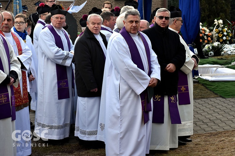 Starczów pożegnał ks. Wojciecha Jasińskiego, proboszcza.