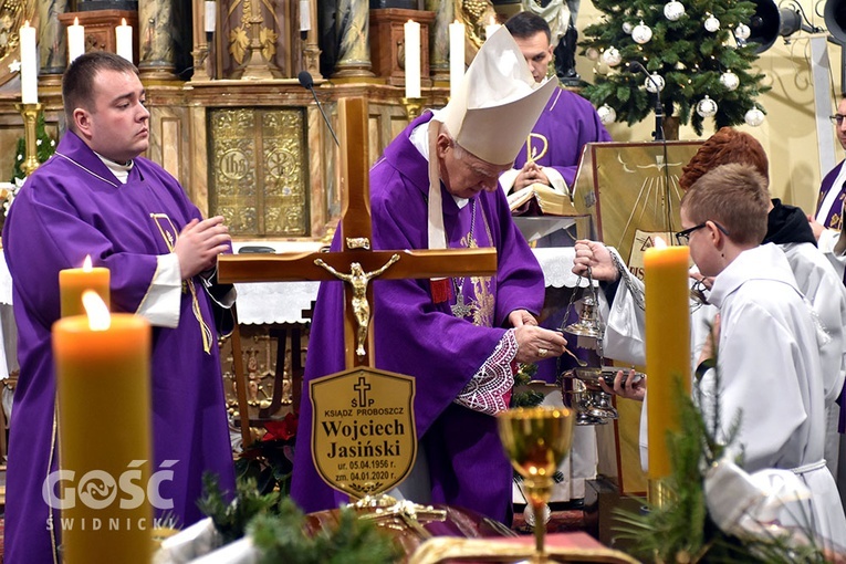 Starczów pożegnał ks. Wojciecha Jasińskiego, proboszcza.