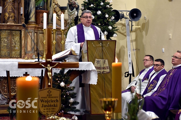 Starczów pożegnał ks. Wojciecha Jasińskiego, proboszcza.