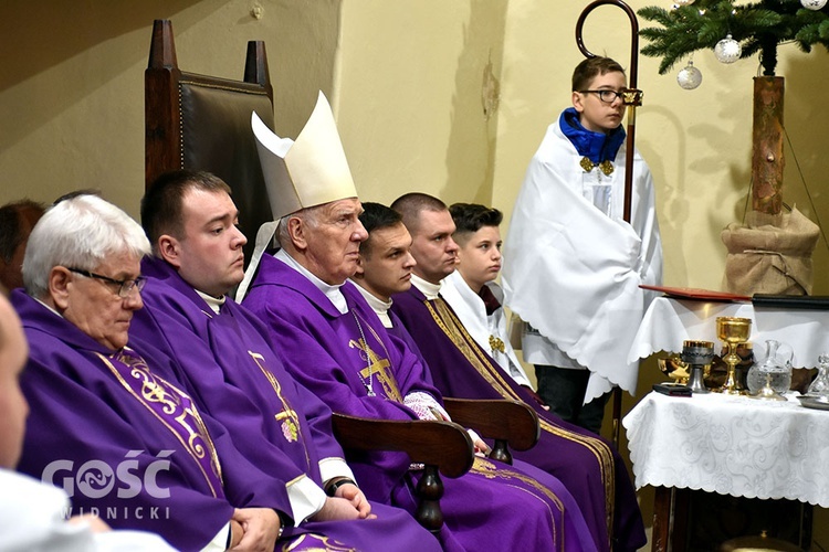 Starczów pożegnał ks. Wojciecha Jasińskiego, proboszcza.