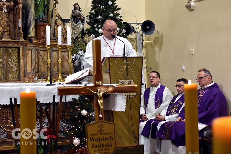 Starczów pożegnał ks. Wojciecha Jasińskiego, proboszcza.