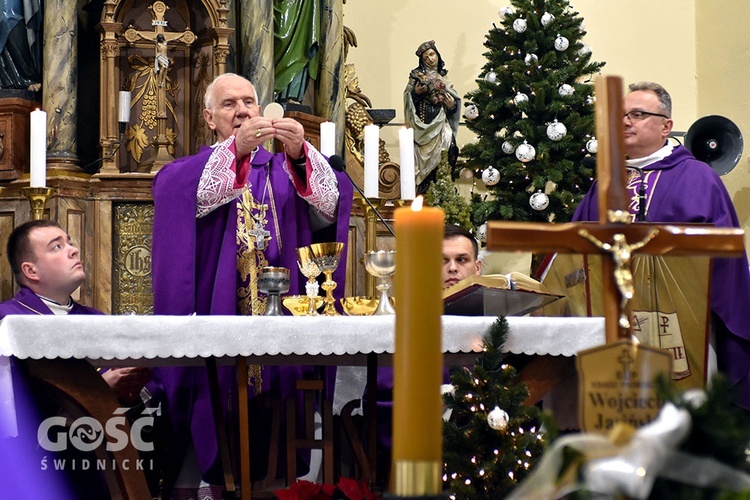 Starczów pożegnał ks. Wojciecha Jasińskiego, proboszcza.