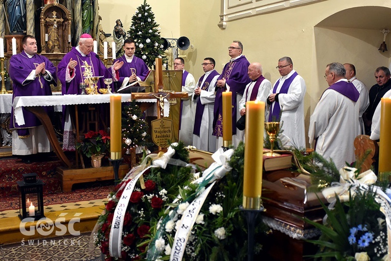 Starczów pożegnał ks. Wojciecha Jasińskiego, proboszcza.