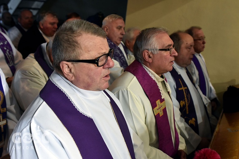 Starczów pożegnał ks. Wojciecha Jasińskiego, proboszcza.