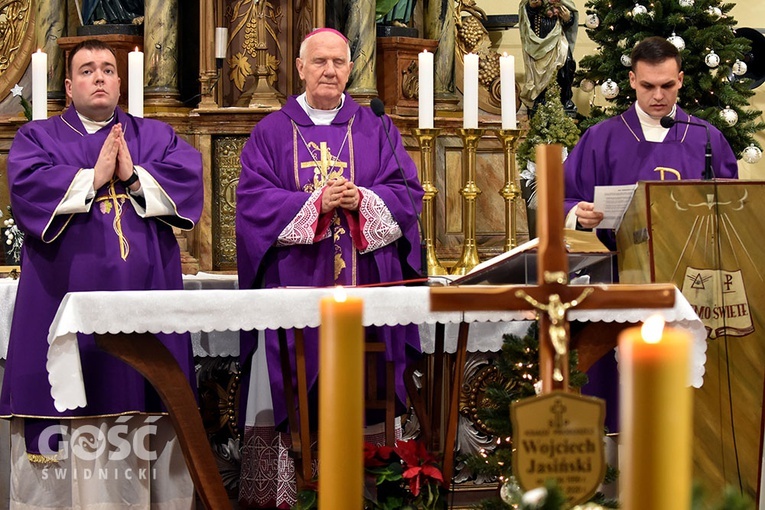 Starczów pożegnał ks. Wojciecha Jasińskiego, proboszcza.