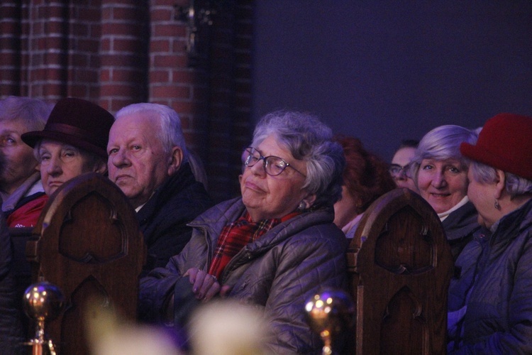 Żyrardów. Koncert kolęd i pastorałek zespołu Mazowsze