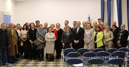 Po spotkaniu w "Arce" z Ordo Iuris i Centrum Życia i Rodziny. Obok ks. Sławomira Adamczyka z lewej stoją Tymoteusz Zych i Kazimierz Przeszowski.