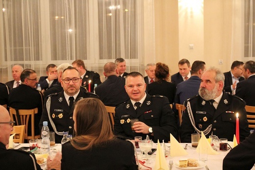 Dzieci z Kamienicy dla bielskich strażaków ochotników