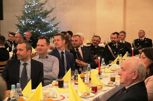 Dzieci z Kamienicy dla bielskich strażaków ochotników