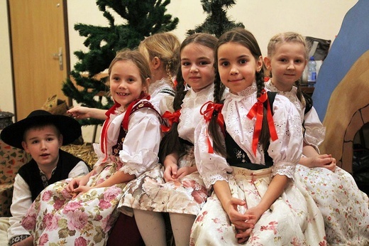 Dzieci z Kamienicy dla bielskich strażaków ochotników