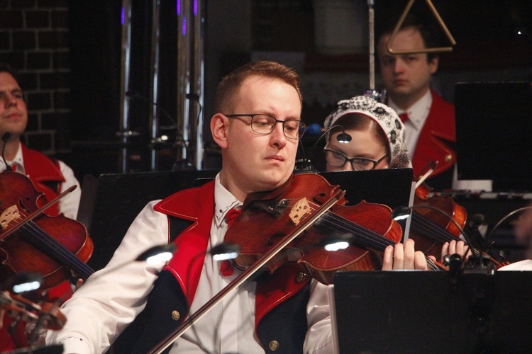 Żyrardów. Koncert kolęd i pastorałek zespołu Mazowsze