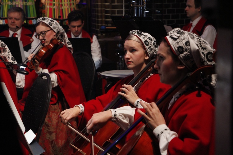 Żyrardów. Koncert kolęd i pastorałek zespołu Mazowsze