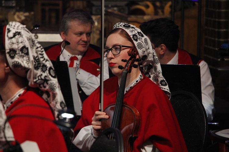 Żyrardów. Koncert kolęd i pastorałek zespołu Mazowsze