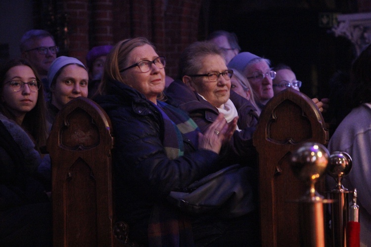 Żyrardów. Koncert kolęd i pastorałek zespołu Mazowsze