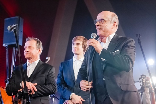 Rodzina Pospieszalskich z kolędami w Tychach