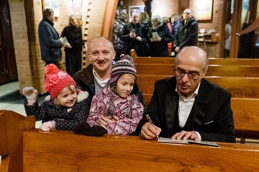 Rodzina Pospieszalskich z kolędami w Tychach