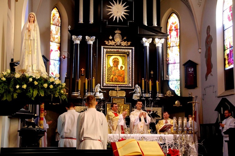 Borzęcin Dolny. Poświęcenie figury Matki Bożej Fatimskiej
