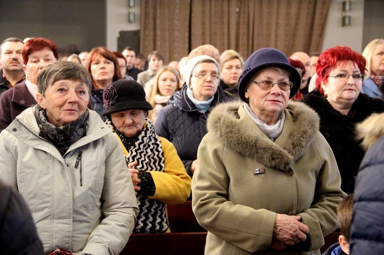 Borzęcin Dolny. Poświęcenie figury Matki Bożej Fatimskiej