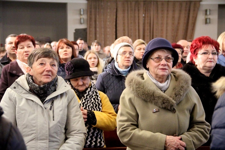 Borzęcin Dolny. Poświęcenie figury Matki Bożej Fatimskiej