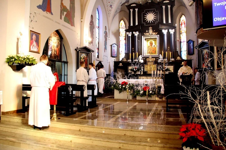 Borzęcin Dolny. Poświęcenie figury Matki Bożej Fatimskiej