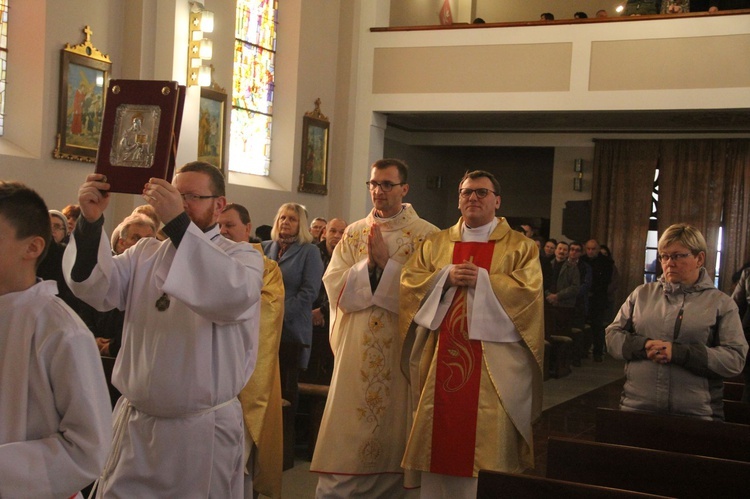 Borzęcin Dolny. Poświęcenie figury Matki Bożej Fatimskiej