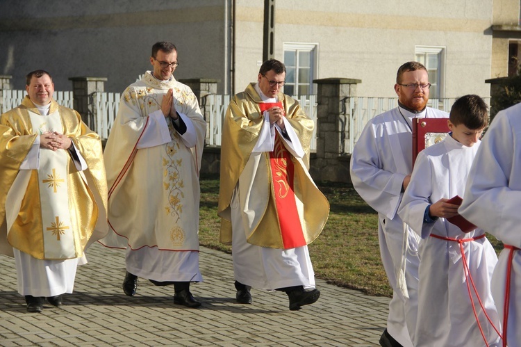 Borzęcin Dolny. Poświęcenie figury Matki Bożej Fatimskiej