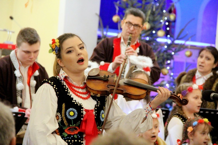 Dębica. Kolędują Iskierczanie