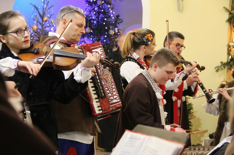 Dębica. Kolędują Iskierczanie