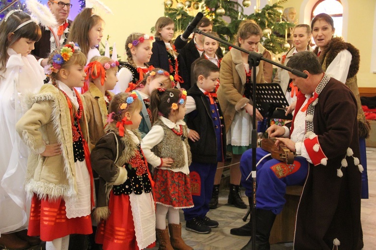 Dębica. Kolędują Iskierczanie