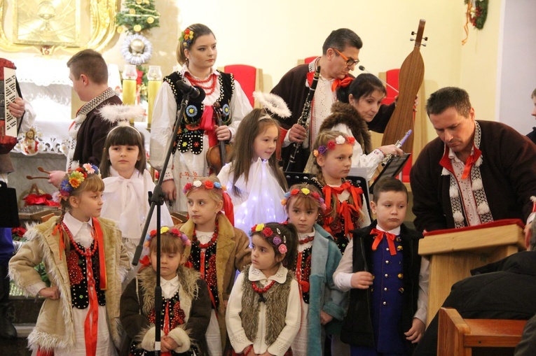 Dębica. Kolędują Iskierczanie