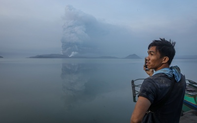 Filipiny: Erupcja wulkanu Taal na wyspie Luzon